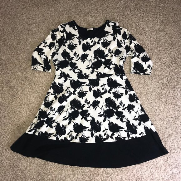 Gilli Dresses & Skirts - Gilli White and black flower dress